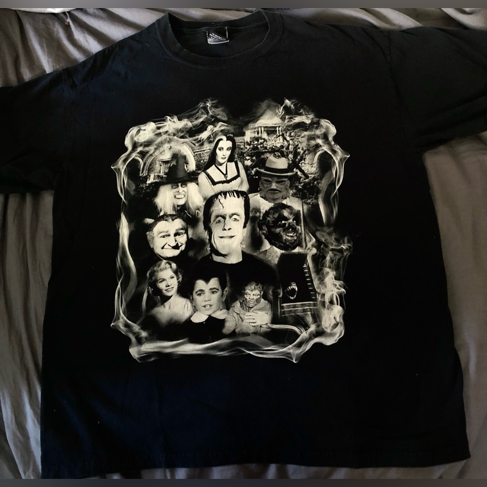 The MUNSTERS Tshirt by Rock Rebel 2010 Men’s sz L B/W Retro TV Series Goth cool